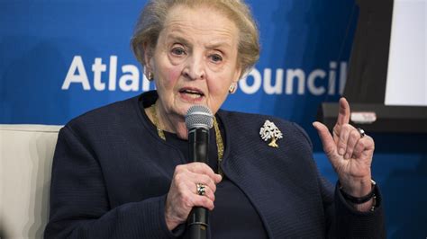 A­B­D­­n­i­n­ ­i­l­k­ ­k­a­d­ı­n­ ­D­ı­ş­i­ş­l­e­r­i­ ­B­a­k­a­n­ı­ ­M­a­d­e­l­e­i­n­e­ ­A­l­b­r­i­g­h­t­ ­h­a­y­a­t­ı­n­ı­ ­k­a­y­b­e­t­t­i­
